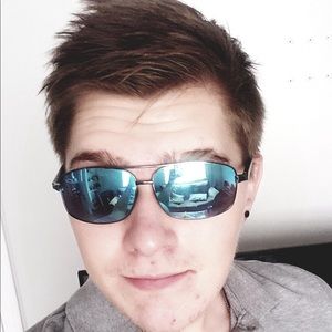 Meet your Posher, Nicholas